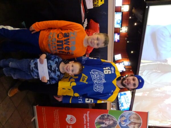 On Monday January 4 and Wednesday February 17, 2016 we joined the Oshawa Generals at the Ajax Buffalo Wild Wings for an Eat Wings Raise Funds event!